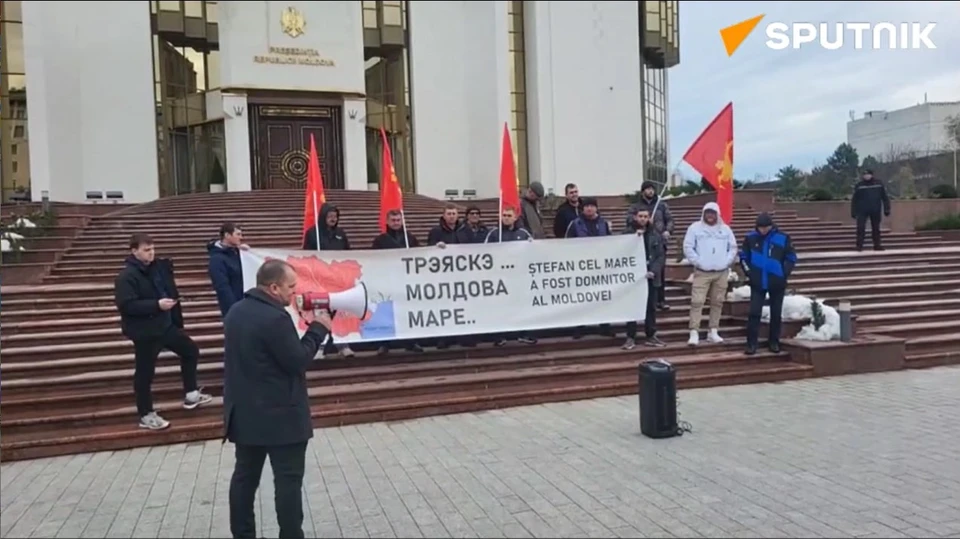 "Гайдуки" устроили акцию протеста прямо возле здания президентуры. Фото:скриншот видео