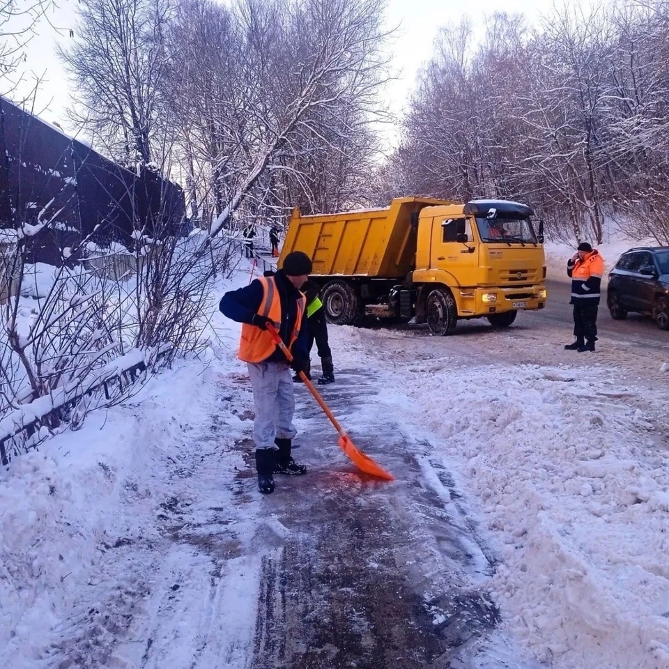 На калужские дороги высыпали 600 тонн песко-соляной смеси - KP.RU