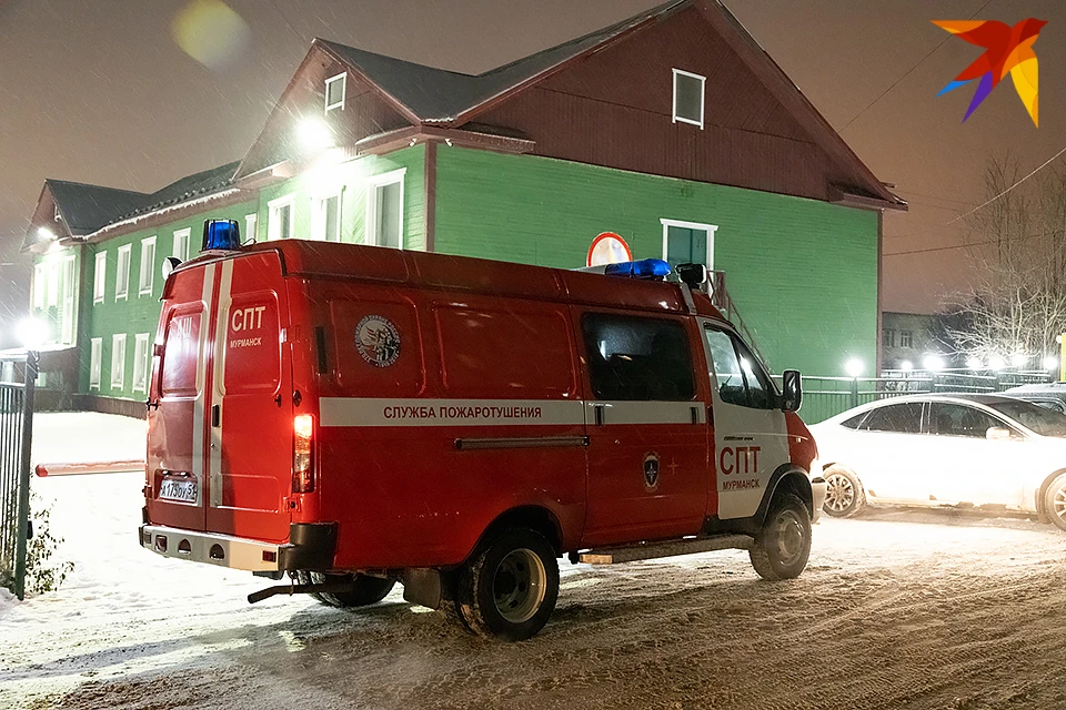 Днем 4 декабря в Мурманске загорелся подъезд пятиэтажки на улице Книповича, 65.