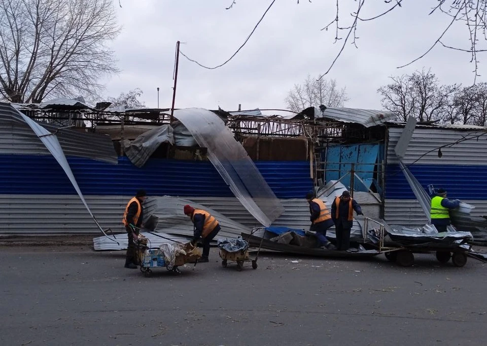 Часть рынка разрушена снарядом ВСУ