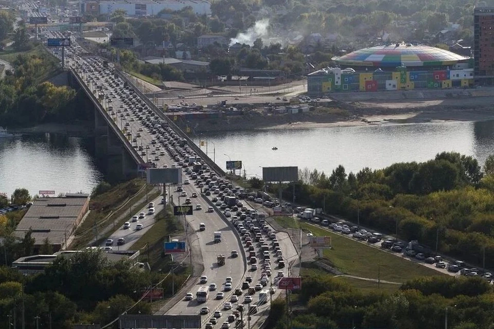 На Димитровский мост в Новосибирске установят системы безопасности.