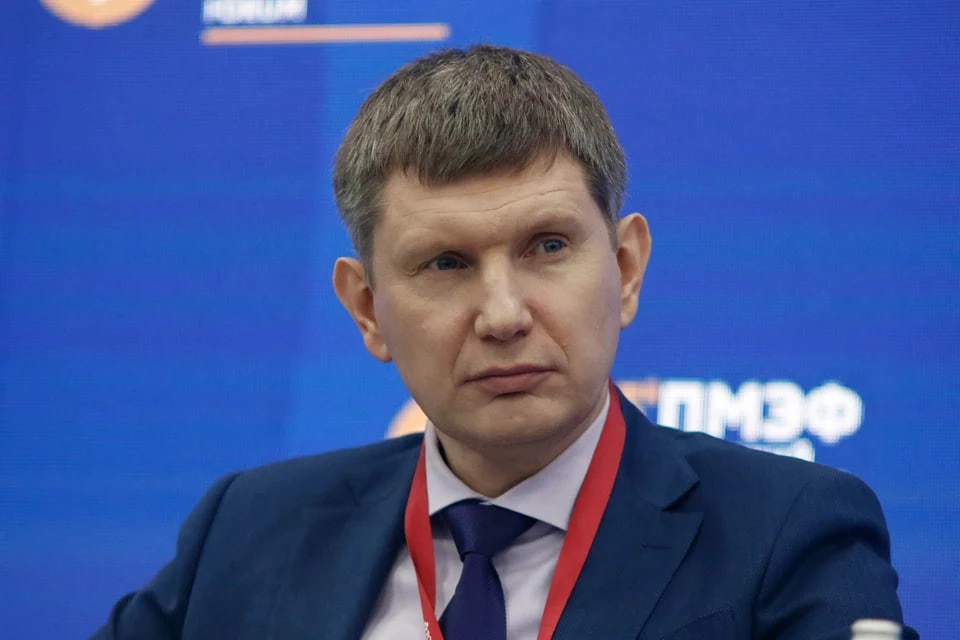 Решетников: из-за тысяч бухгалтеров и охранников падает производительность труда
