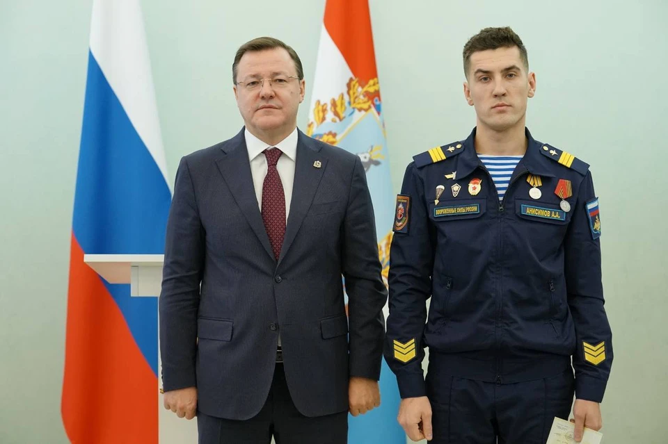 Дмитрий Азаров вручил награды военным в преддверии Дня Героев Отчества. Фото: Андрей САВЕЛЬЕВ