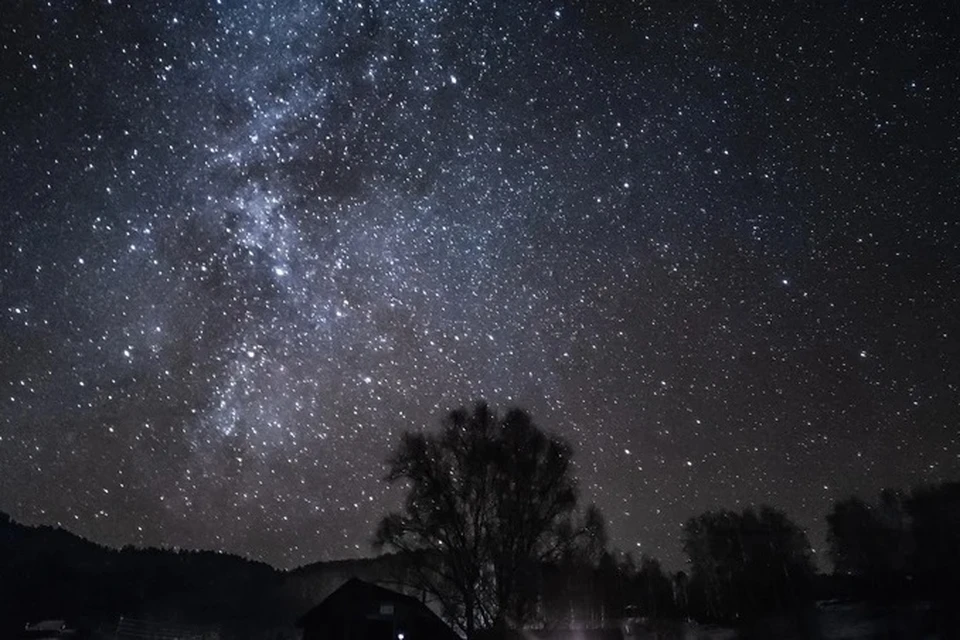 Наблюдать за звездным небом лучше вдали от городской засветки. Фото: Роман Воробьев и Татьяна Клименко