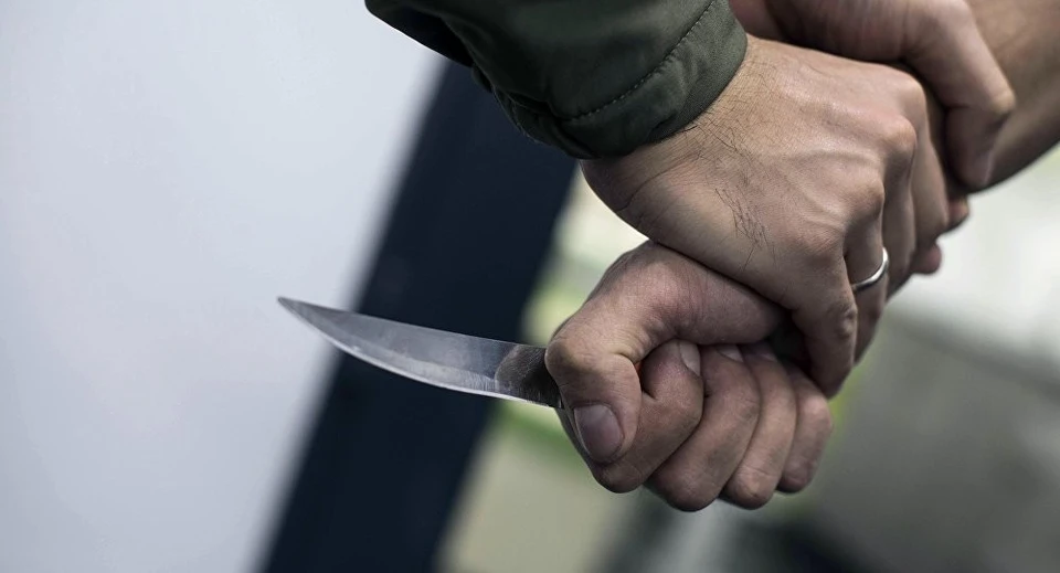 Мужчина угрожал своей дочери из-за любовницы