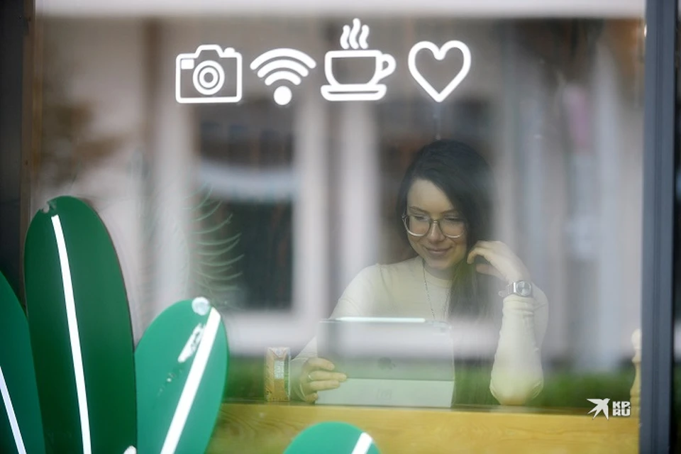 Чаще всего на удаленную форму работы переходят сотрудники, работающие с бумагами или компьютером