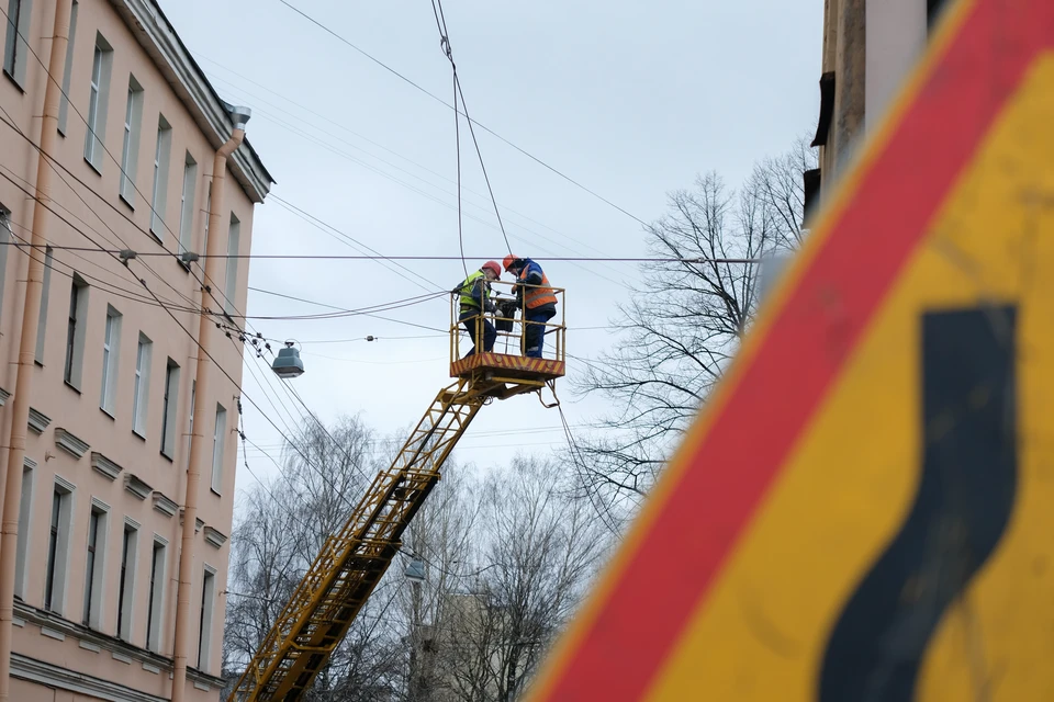 Аварию на электросетях экстренно устраняют в Октябрьском районе Ростова-на-Дону