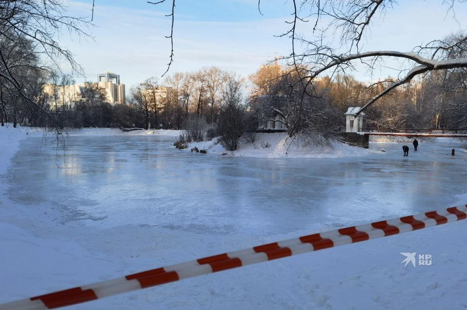 Пруд в Харитоновском парке превратили в каток для съемок фильма