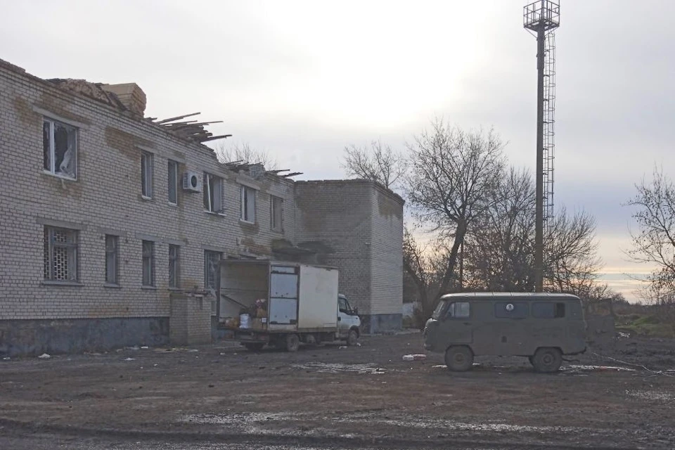ВСУ ударили по складу, когда мирные люди и военные выгружали гуманитарную помощь Фото: ТГ-канал Владимира Сальдо