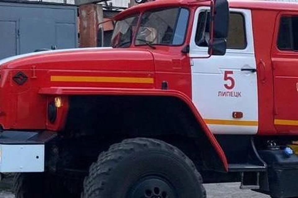 Под Липецком пожарные спасли газовую котельную от пламени горящего магазина