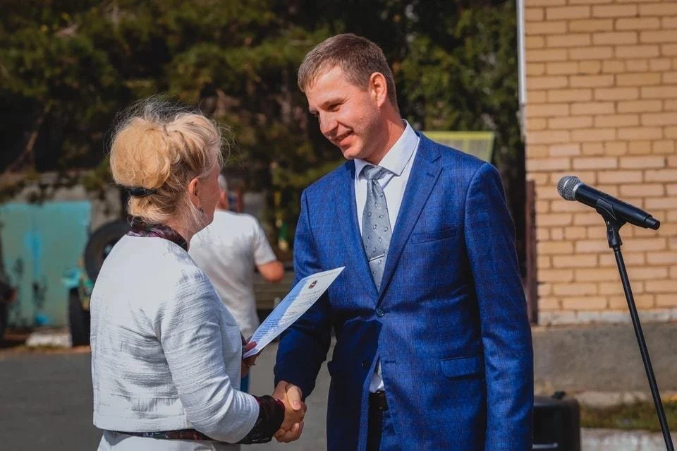 В 2022 году Александру Шину вручали благодарственное письмо от губернатора за многолетний добросовестны труд. Фото: МКУ «ПССВО»