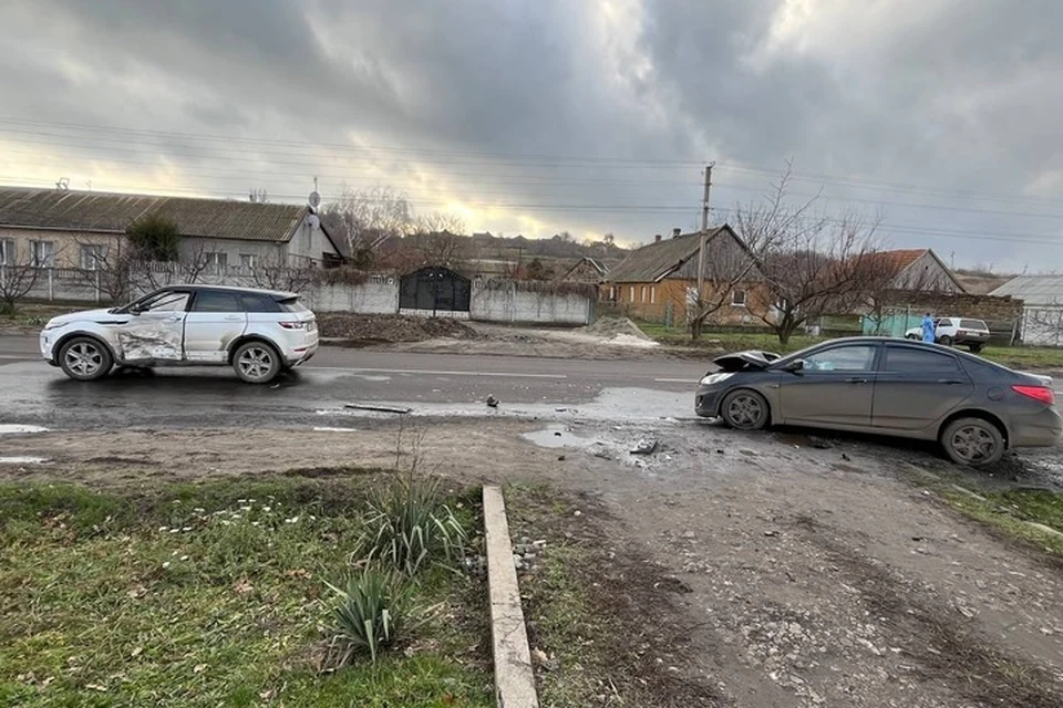 Два автомобиля не разминулись в районе дома №46 по улице Ленина. ФОТО: Госавтоинспекция Запорожской области