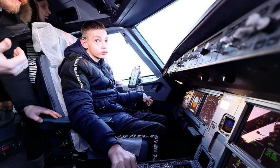 Авиакомпания «Уральские авиалинии» пригласила мальчика в аэропорт «Кольцово». Фото: официальный сайт полпреда УрФО