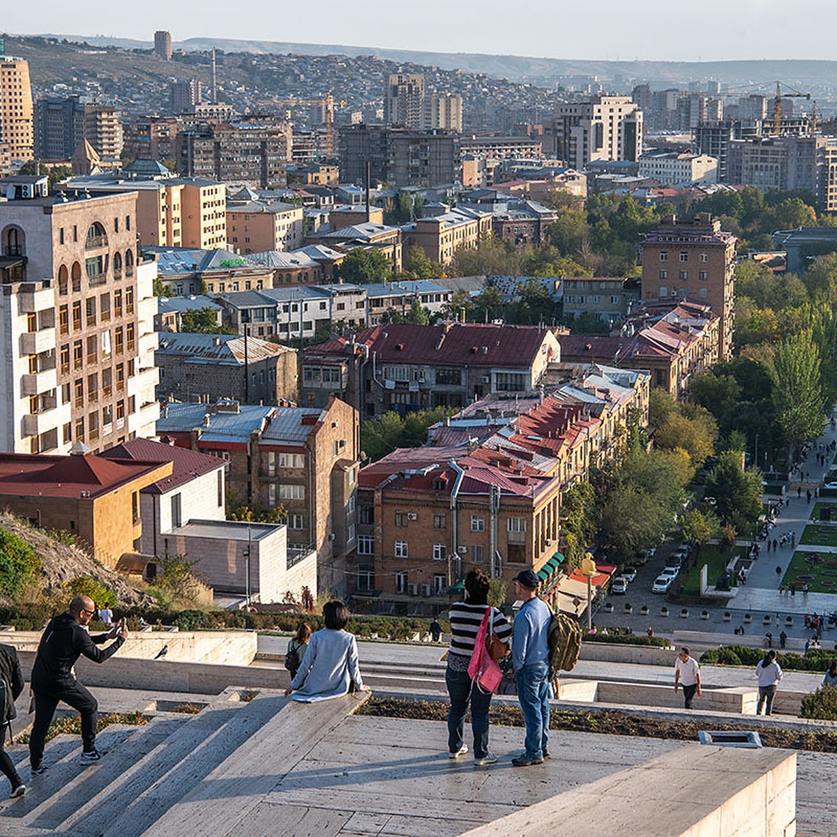 Старшее поколение помнит хорошее, а молодые скоро 