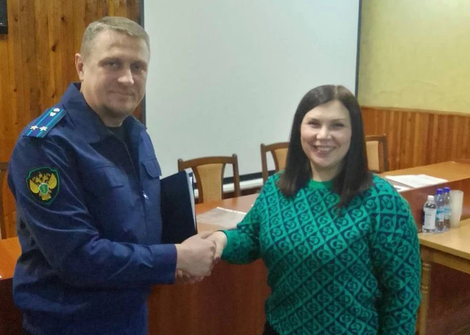 Прокуратура Приазовского района Запорожской области и Приазовский окружной совет депутатов подписали соглашение о сотрудничестве. ФОТО: прокуратура Запорожской области