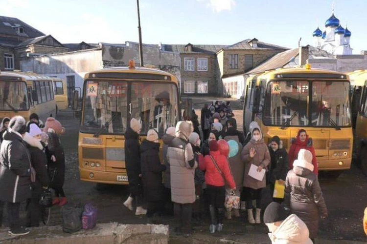 В ЛНР из Саратова вернулись четыре ребенка, заболевшие в поезде Тюмень-Адлер