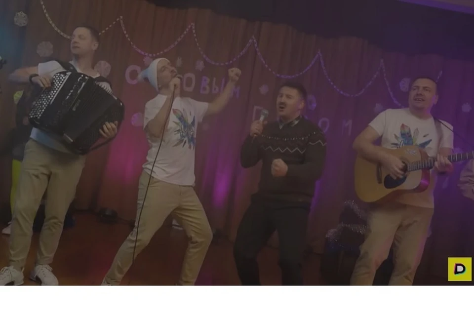 Группа "Дрозды" сняла клип с белорусскими блогерами-тиктокерами. Фото: стоп-кадр | видео клип MAKSIMURKA, Виталий Карпанов «Дрозды», TAIMY - Новый год.