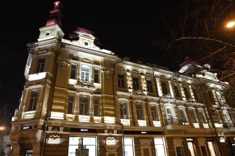 2100 светильников установили на фасадах зданий на улице Карла Маркса