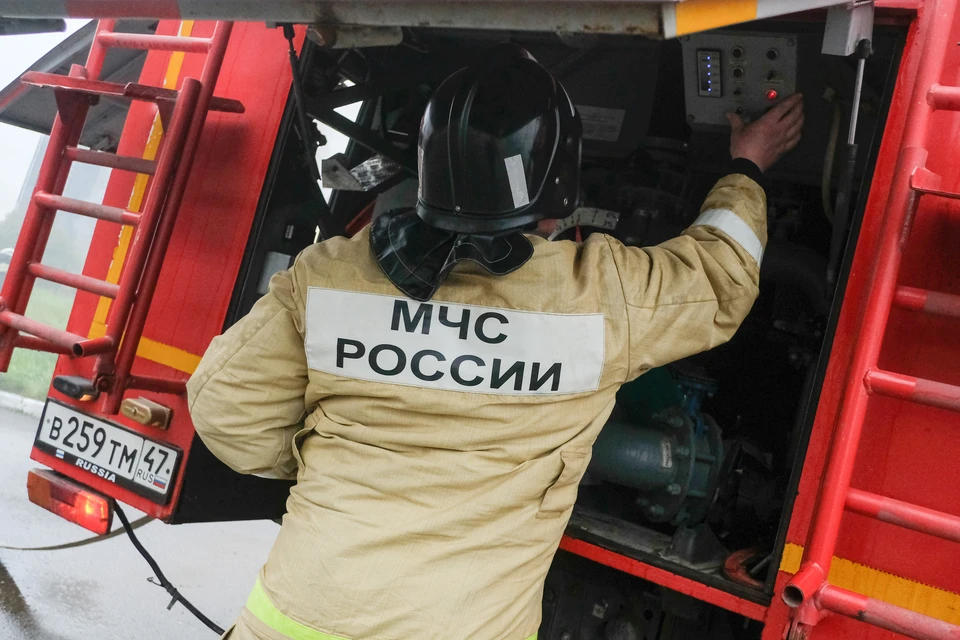 Причиной первого в 2024 году пожара стал фейерверк во дворе.