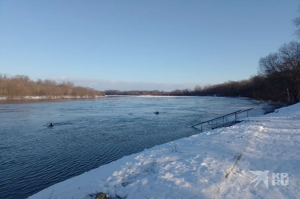 Прибывающая в Оке вода затопила причальные сооружения в районе Лесопарка.