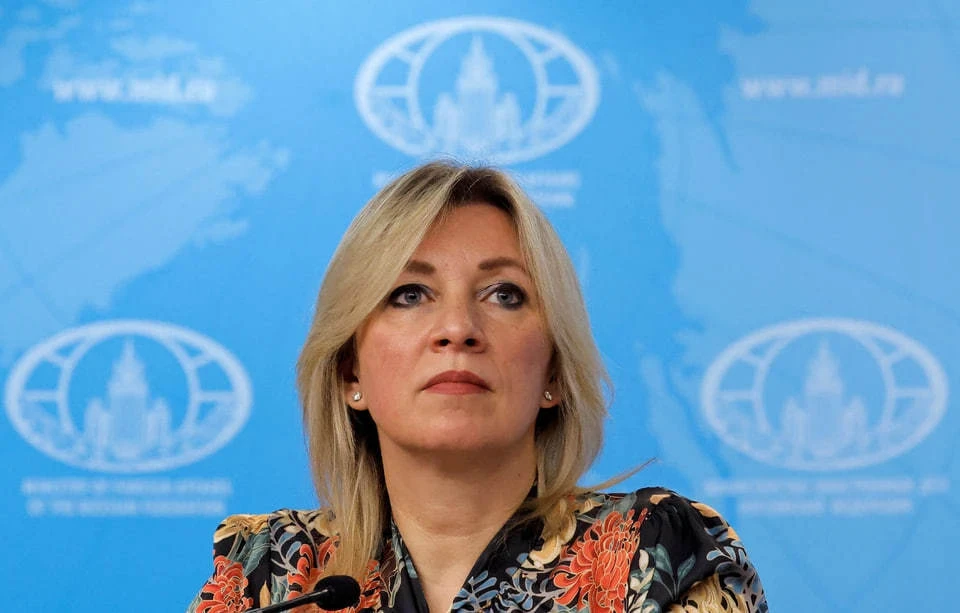 Захарова: российских дипломатов никто изолировать не будет