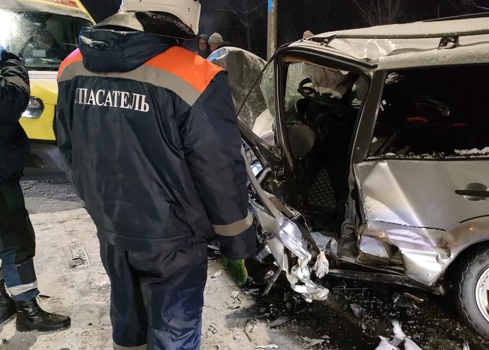 В результате ДТП водитель Infiniti от полученных травм скончался на месте до приезда «скорой». Фото: Департамент ПБ и ГЗ по Оренбургской области