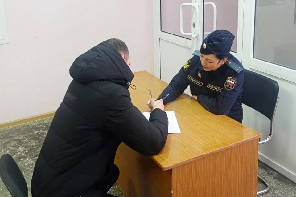 Под Новосибирском отец заплатил алименты сыну, чтобы не подвести коллег. Фото: ГУ ФССП по НСО.