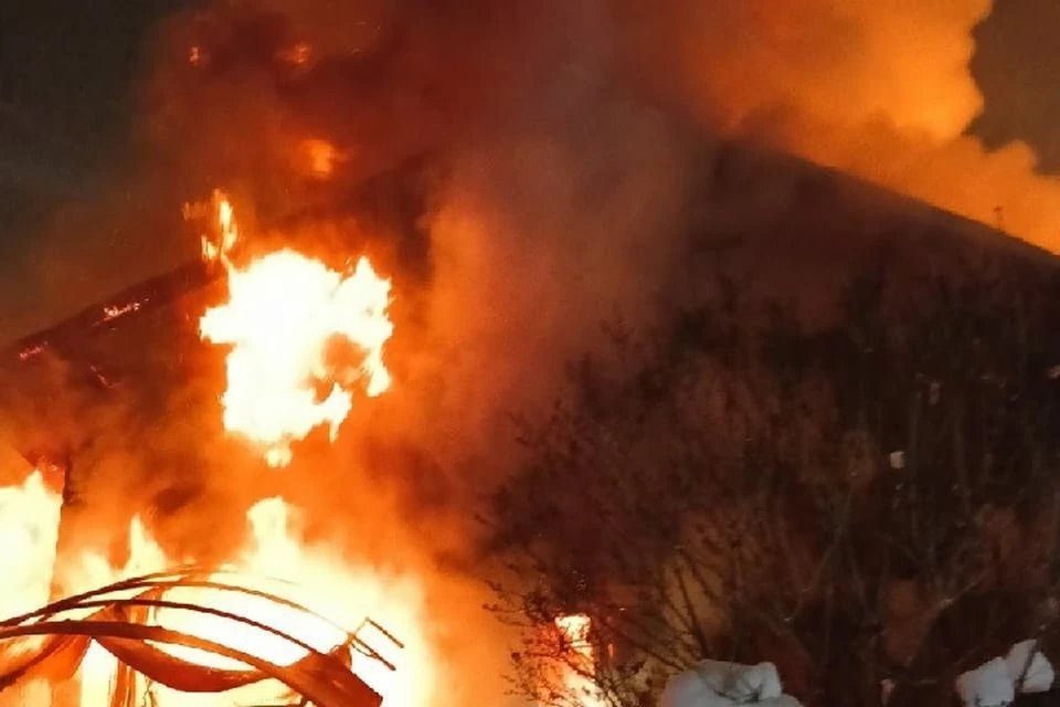 Дом практически полностью сгорел.