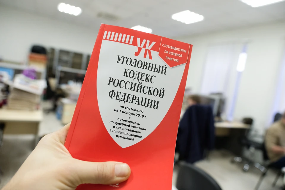 Внук украл у родной бабушки 56 тысяч рублей и плазменный телевизор в Петербурге.