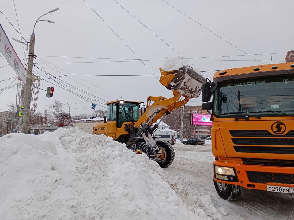 На трассах региона работают более 260 единиц снегоуборочной техники.