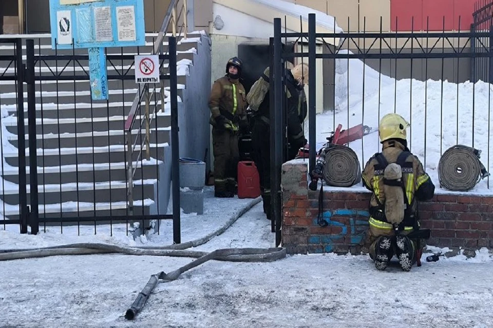 Учеников новосибирской гимназии, где произошел пожар, перевели на дистанционку.