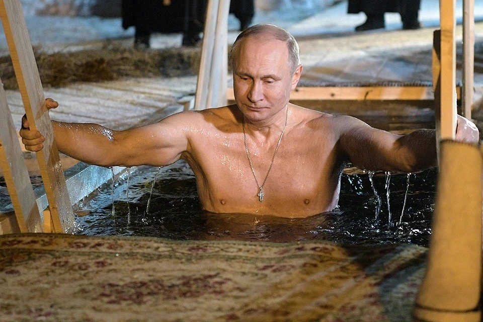 Песков: Путин окунулся в прорубь на Крещение