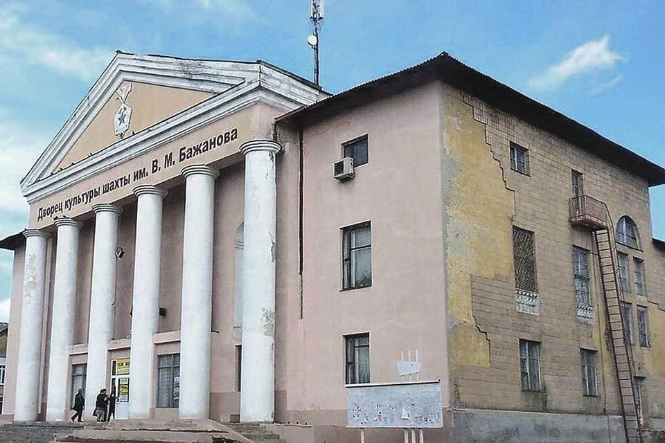 Ремонт фасада еще впереди, строители обещают сохранить его исторический облик. Фото: Министерство культуры ДНР
