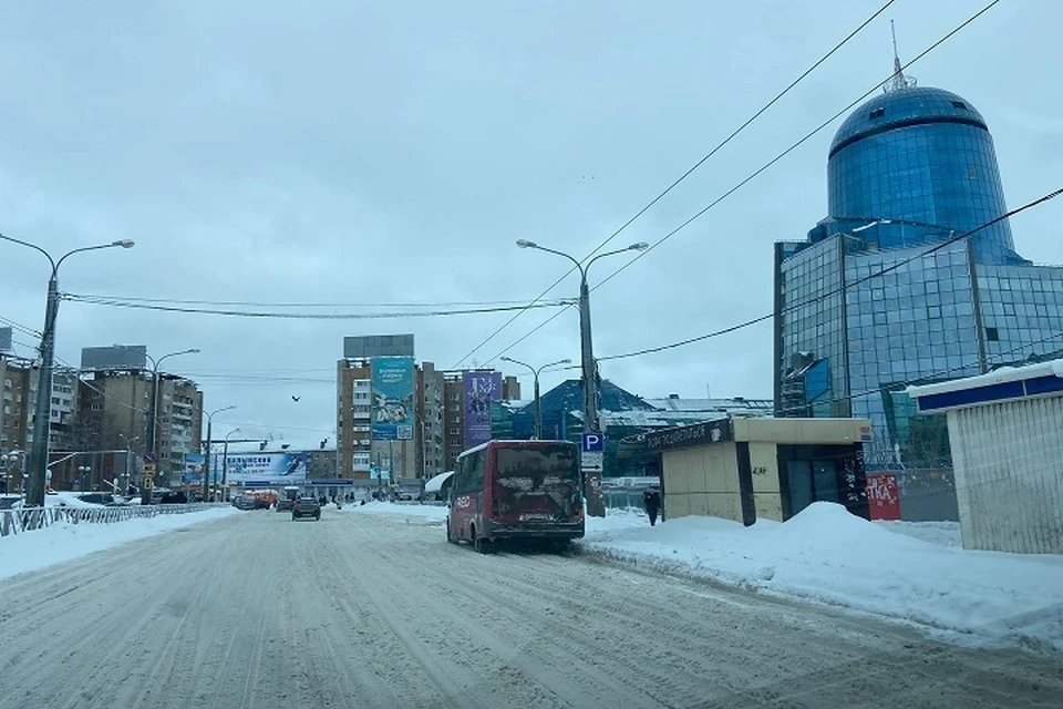 Машины буксуют во дворах, люди утопают в сугробах: как выглядит Самара ...