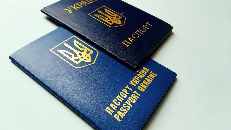 Украинский паспорт можно будет получить в любой стране мира, кроме РФ.