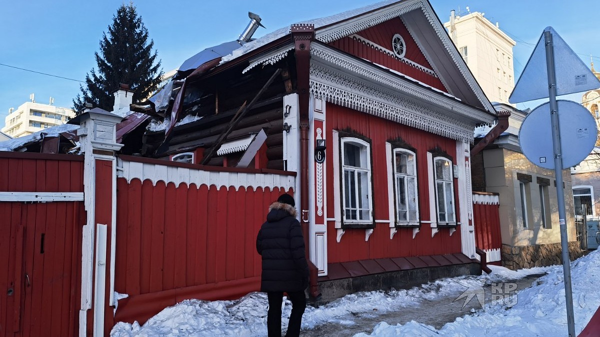 Это огромный удар»: волонтеры по всей России возмутились частичному сносу  дома XIX века в Екатеринбурге - KP.RU