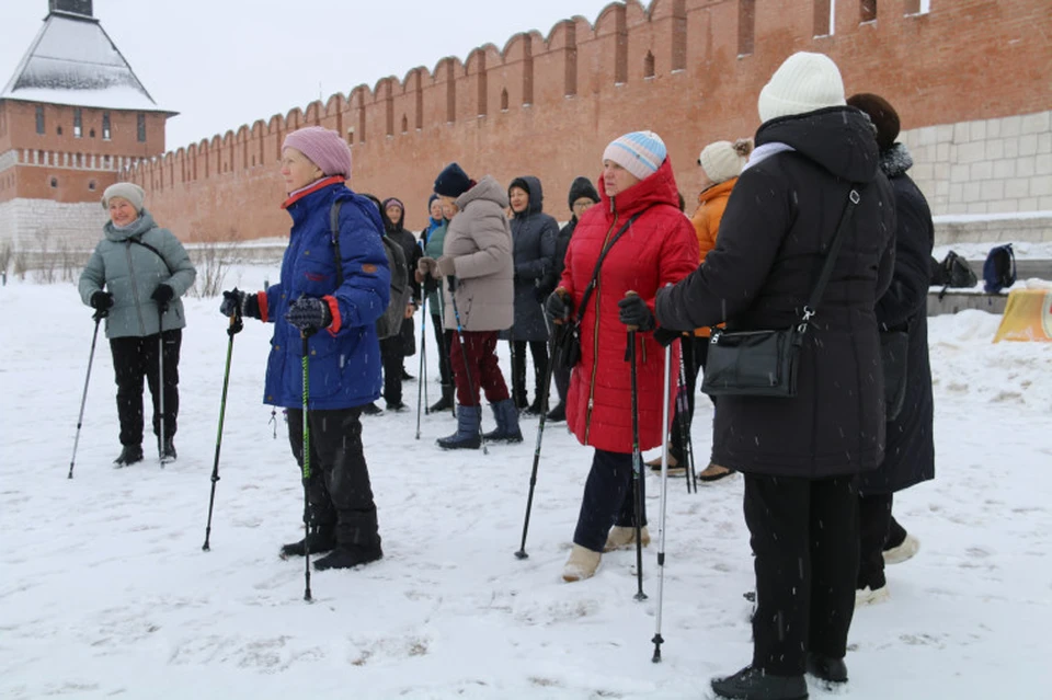 В Туле на Казанской набережной прошёл спортивный квест северной ходьбы