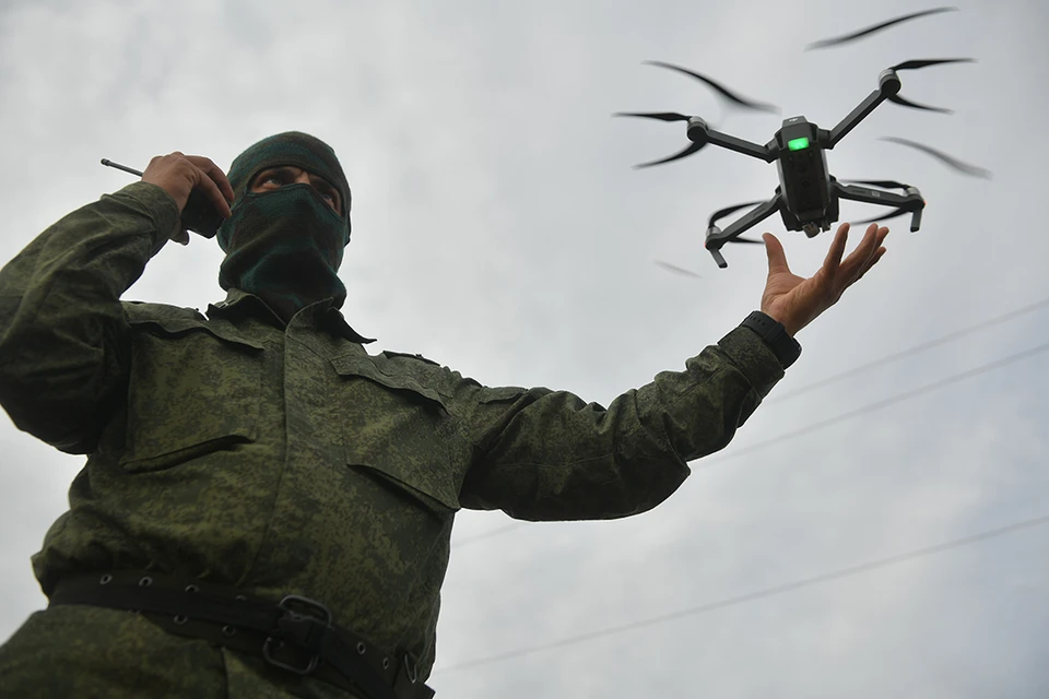 Российский десантник при помощи дронов уничтожил 100 военнослужащих противника.