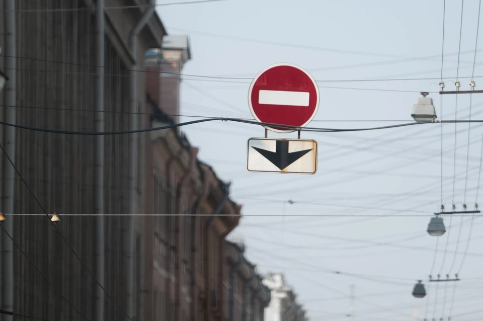 Движение ограничат в центре Петербурга.