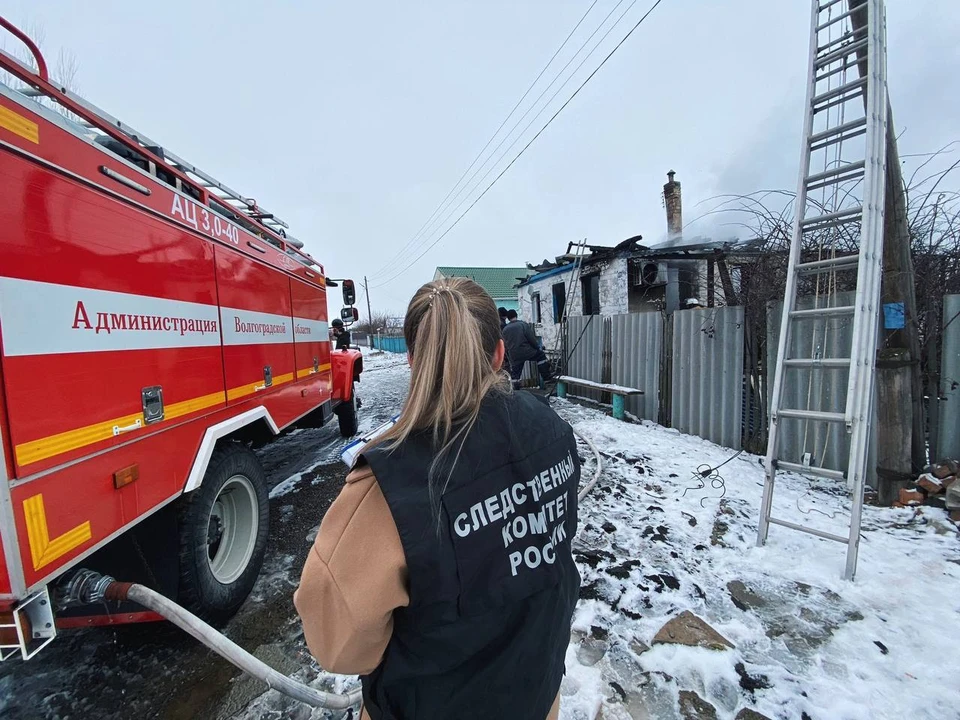 Пожар произошел в хуторе Калачевского района. Фото: СУ СКР по Волгоградской области.