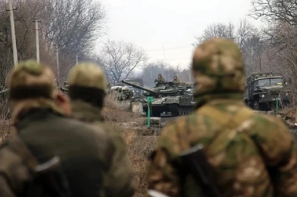 Российские бойцы продолжают выдавливать врага с территории ДНР, постепенно оттесняя и уничтожая его силы
