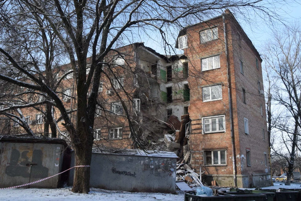 Аварийный дом может полностью рухнуть в любое время.