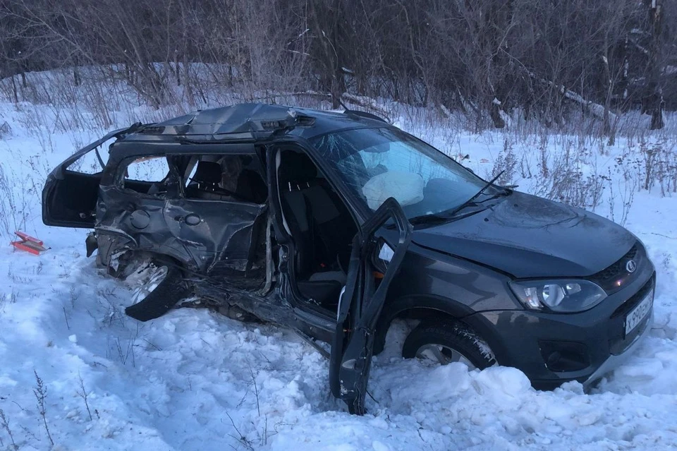 Водитель Lada Kalina не справился с управлением и выехал на встречную полосу. Фото: Госавтоинспекция Оренбургской области