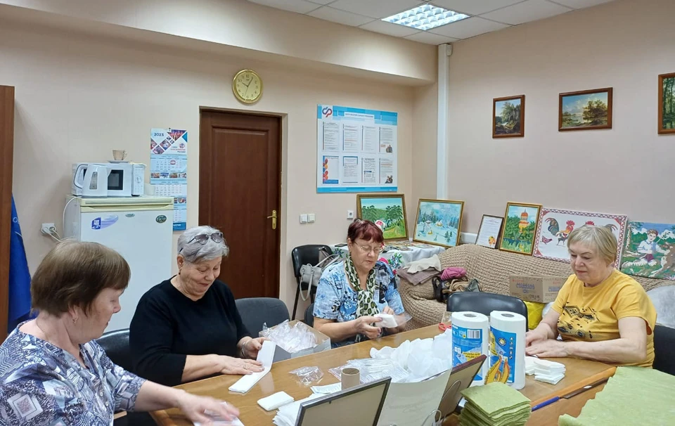 Ульяновские пенсионеры сделали для военных 1,5 тысячи комплектов сухого душа | ФОТО: телеграм-канал Социального фонда России по Ульяновской области