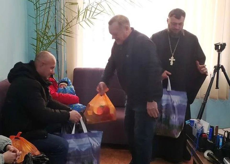Родителям новорожденных детей из Токмака вручили подарки. ФОТО: администрация Токмакского района