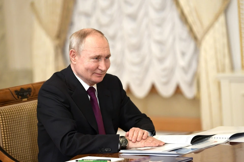 Владимир Путин подал декларацию о доходах как кандидат в президенты. Фото: Пресс-служба Кремля