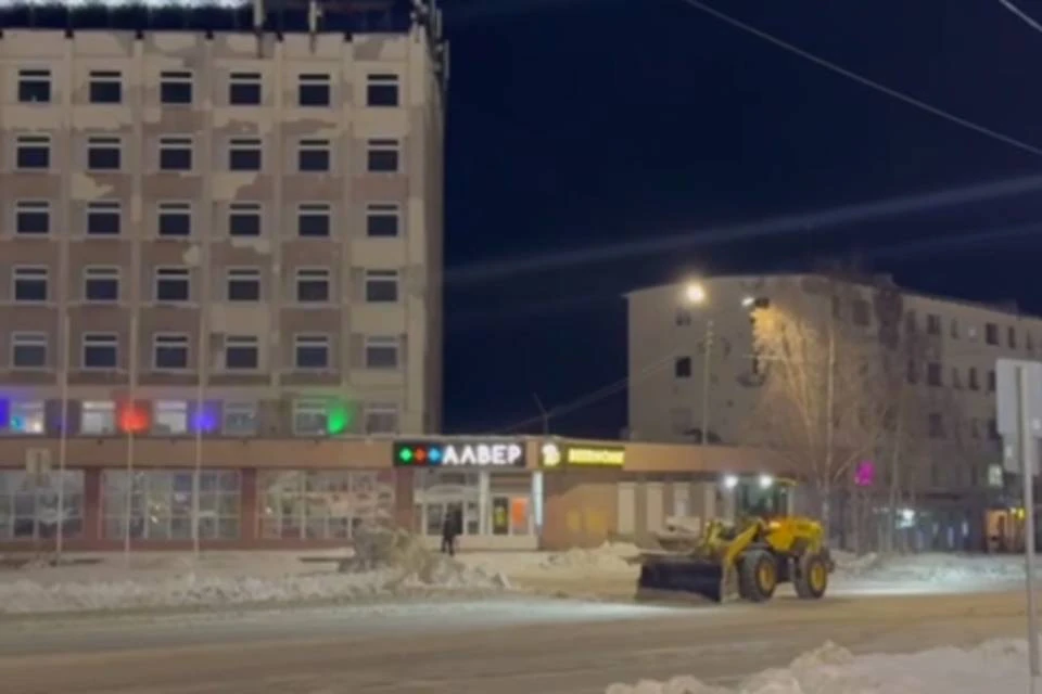 Губернатор Андрей Чибис проверил, как убирают снег в Кандалакше. Фото: скриншот видео/t.me/andrey_chibis