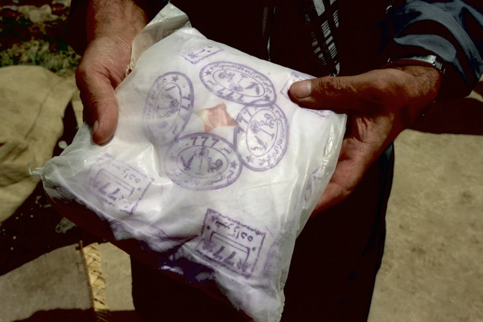 Полиция изъяла сверток с штампами Афганистана из подлокотника.