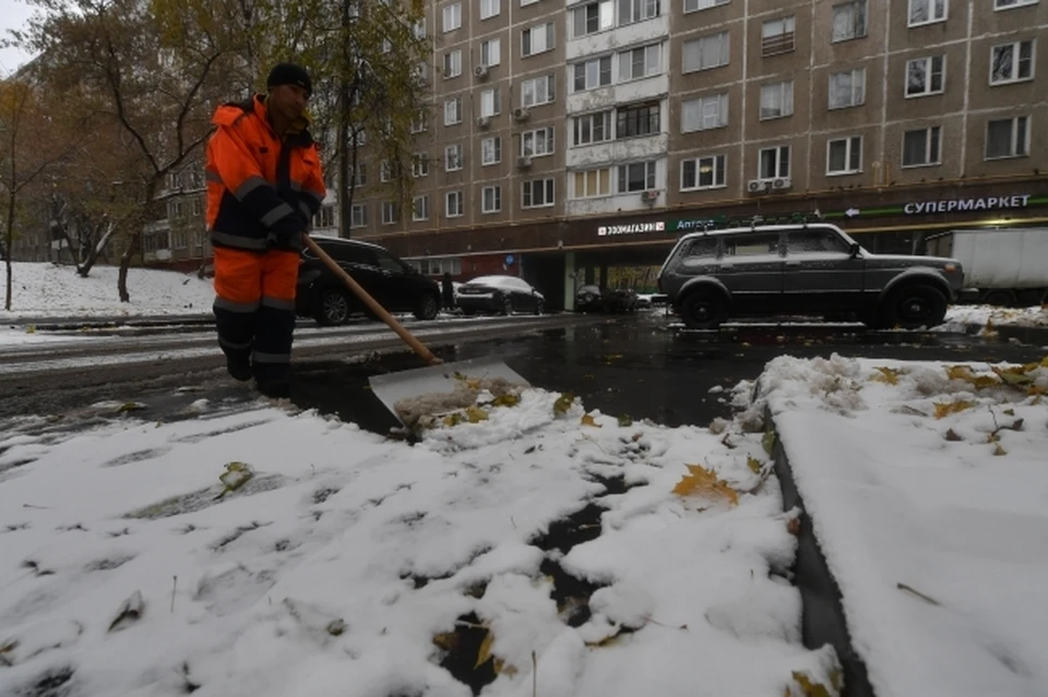 Алиментщика из Смоленска заставят убирать снег