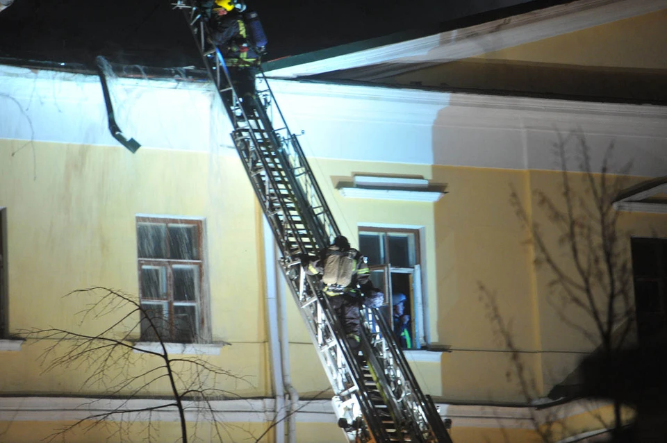 Компания должна была установить пожарную лестницу к запасному выходу из здания центра